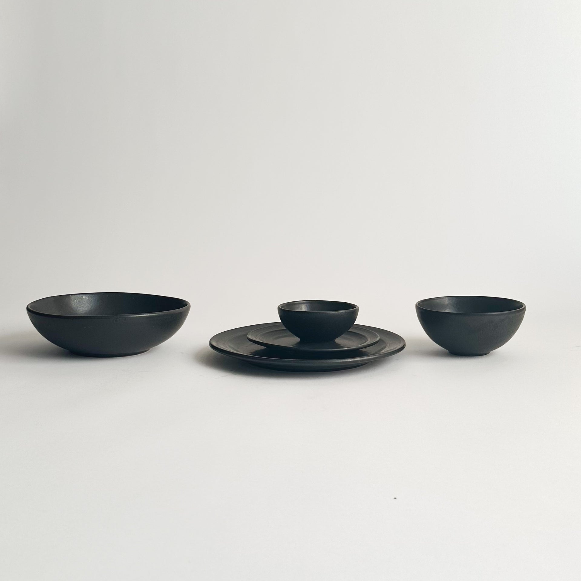 5-Piece Black Handmade Standard Dinnerware Set
